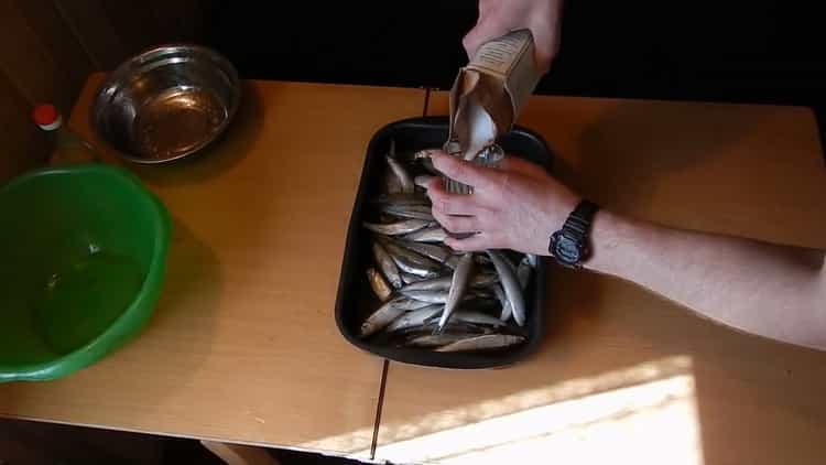 A szárított illat előállításához sózzuk a halat