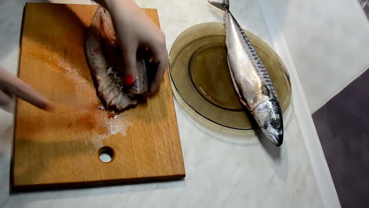 Bereiten Sie die Zutaten vor, um Makrelenkoteletts zuzubereiten