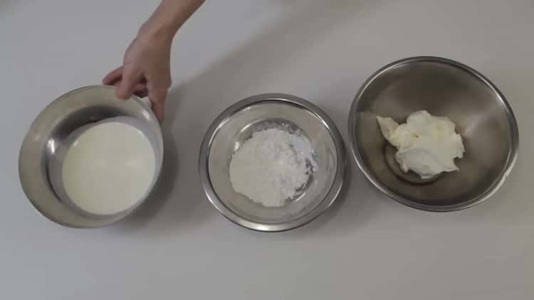 За да приготвите крем за кекс, подгответе съставките