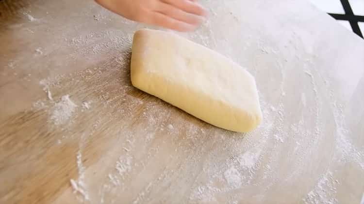 Den Teig für Croissants formen