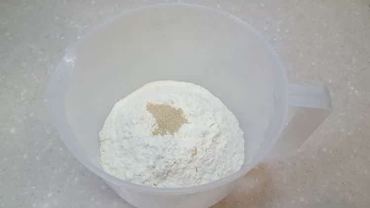 Norėdami pasidaryti pyrago kruasanus, paruoškite ingredientus