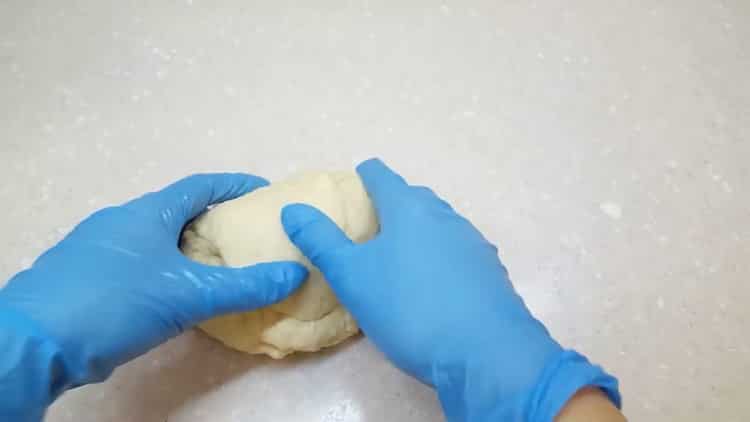 Sekoita ainesosat, jotta voit valmistaa leivonnaisia ​​croissantteja