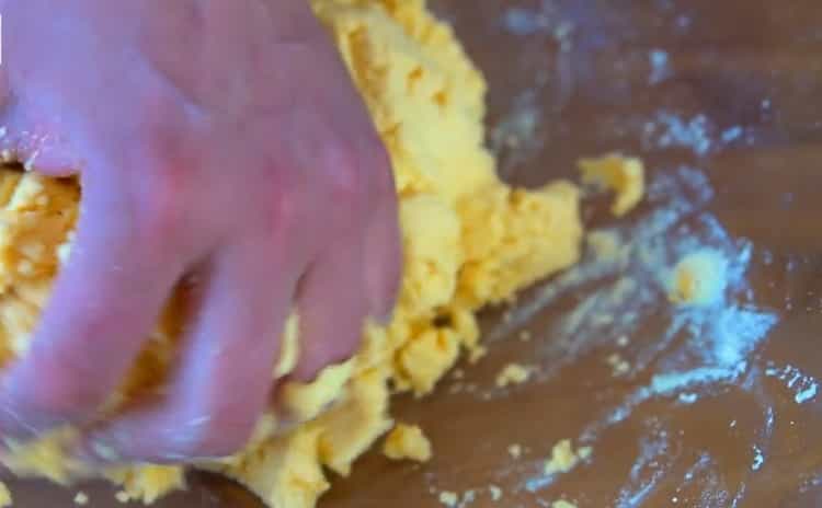 За да направите царевични тортили, пригответе тестото