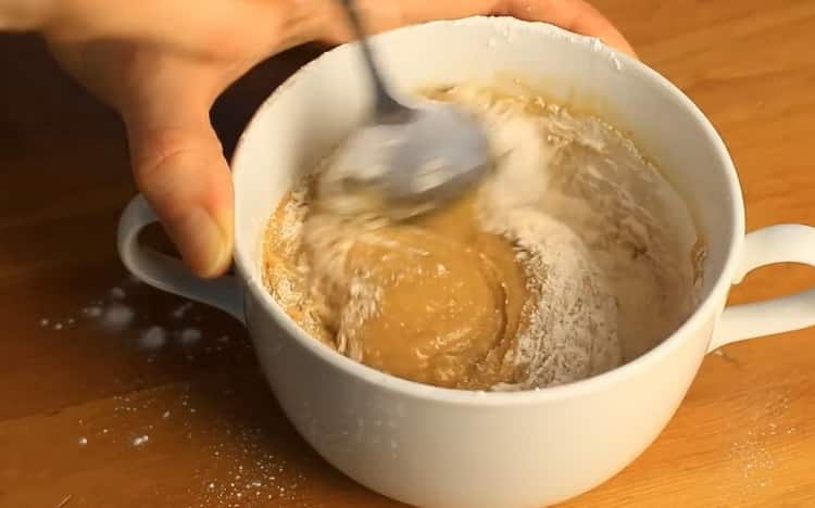 Valmista täyte, jos haluat valmistaa kakun ilman hiivaa kefirissä