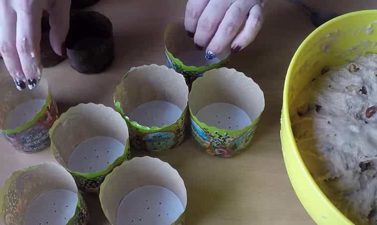 Upang maghanda ng cake para sa mga yolks, maghanda ng isang form