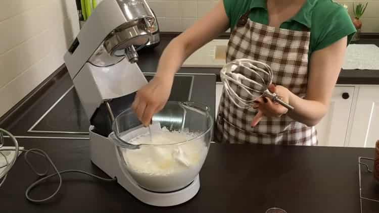 Για να φτιάξετε ένα κέικ με ζαχαρωμένα φρούτα, χτυπήστε τους σκίουρους