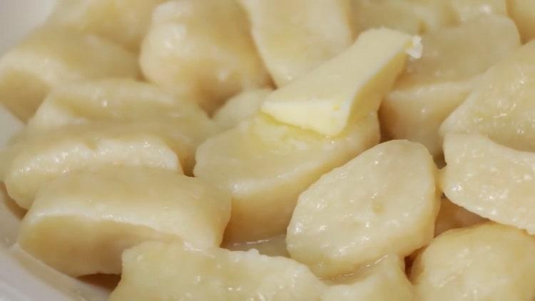 Mga malaswang dumplings ayon sa isang sunud-sunod na recipe na may isang larawan