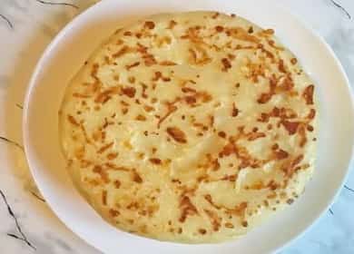 Leckeres faules Khachapuri mit Käse - in einer Pfanne kochen