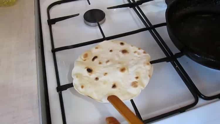Σκόνη αντί για ψωμί σε ένα τηγάνι: μια συνταγή βήμα προς βήμα με φωτογραφίες