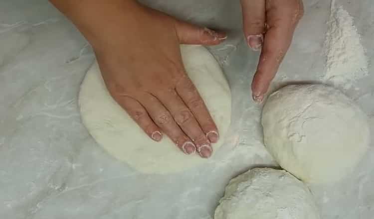 Per la preparazione di torte su kefir in padella, preparare una torta