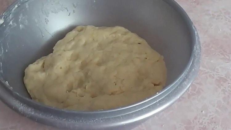 Valmistele ainesosat kakkujen valmistamiseksi suolavedessä