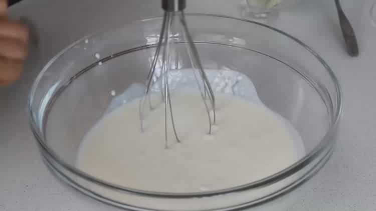 Lapos sütemény készítéséhez készítsen tésztát