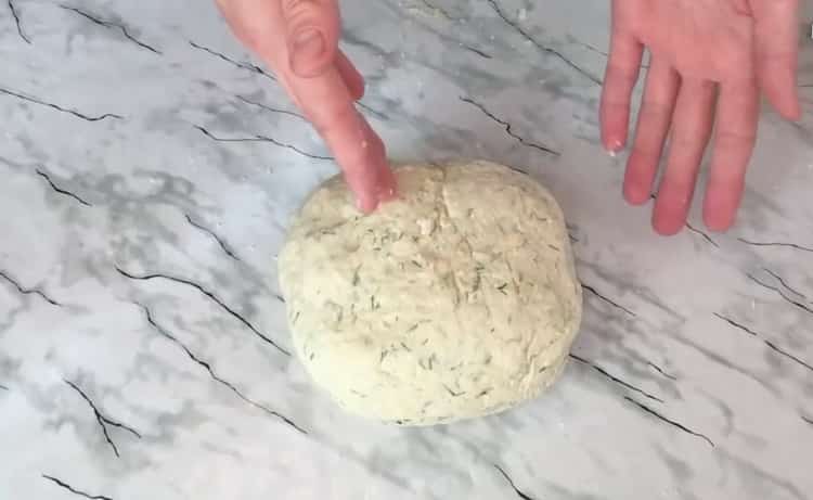 Για να κάνετε κέικ με τυρί cottage, ετοιμάστε τη ζύμη