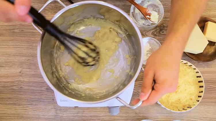 Per cucinare la pasta, cuocere la besciamella