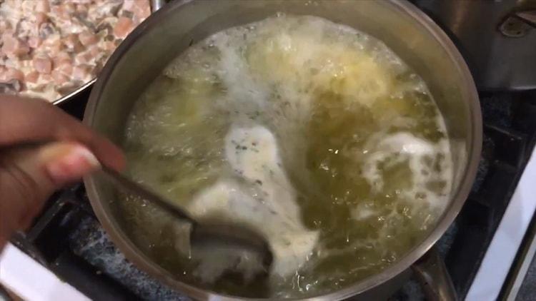 Chcete-li připravit těstoviny se zakysanou smetanou, připravte ingredience