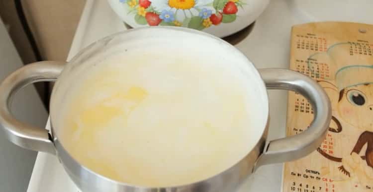 σούπα γάλακτος ζυμαρικών είναι έτοιμο