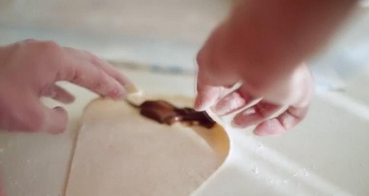 Croissant töltelék készítéséhez készítsen csokoládét
