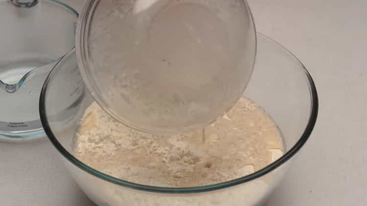 Szitáljuk ki a lisztet sült tészta öntetek készítéséhez