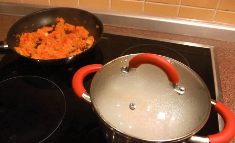 За да приготвите норвежка супа от сьомга със сметана, пригответе всичко необходимо