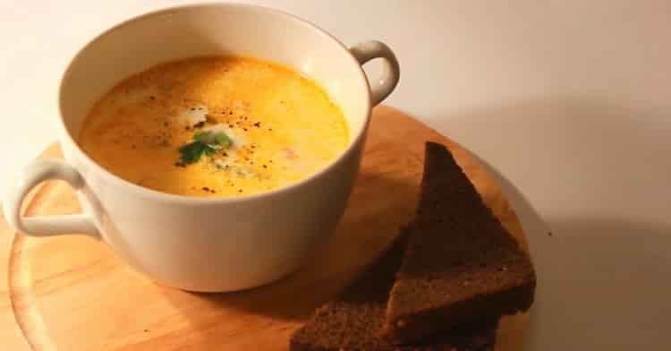 Норвежката кремообразна супа от сьомга е готова