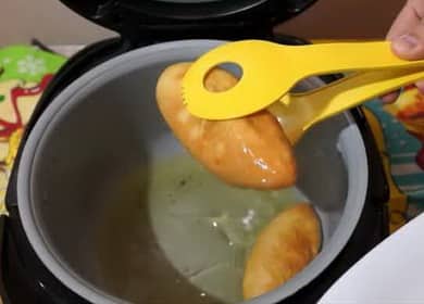 كيفية تعلم كيفية طبخ الفطائر اللذيذة في طباخ بطيء