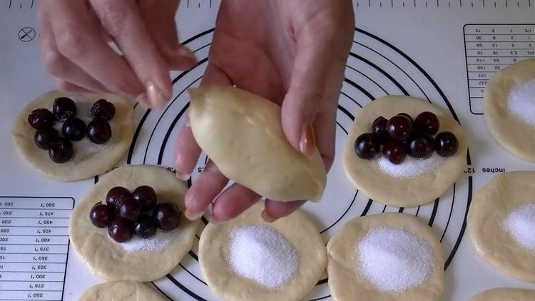 Cherry πίτες: μια συνταγή βήμα προς βήμα με φωτογραφίες