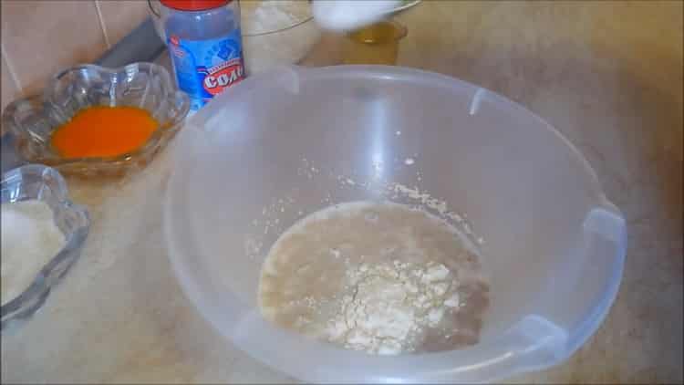 Forbered ingredienserne for at lave æblekager i ovnen