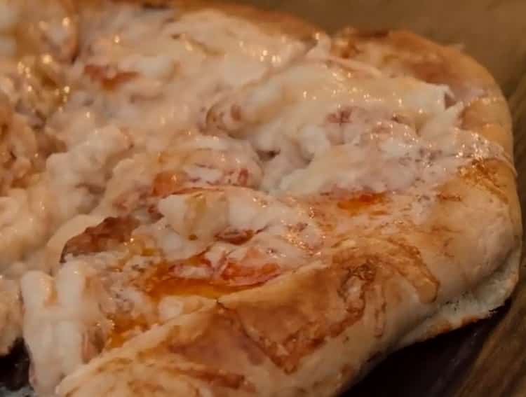 Wie man lernt, wie man köstliche Garnelenpizza kocht