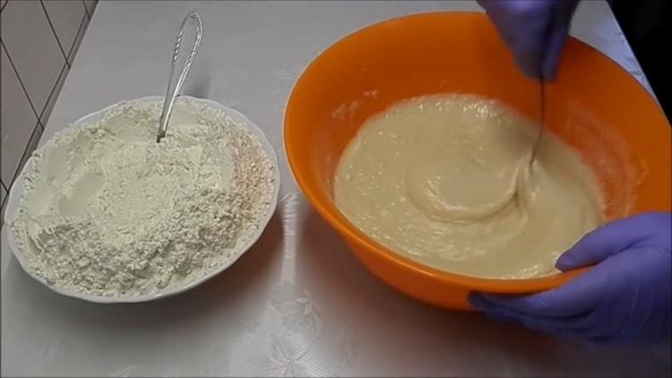 За да направите захарни кифлички, пригответе съставките за тестото