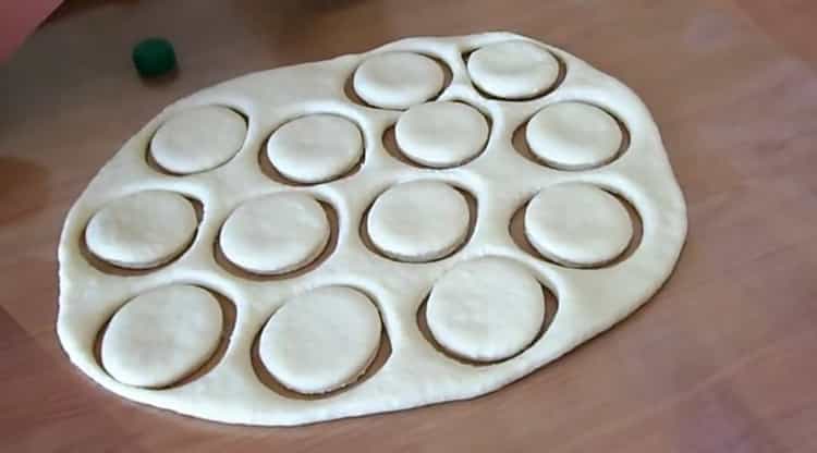 Snijd cirkels om donuts te maken