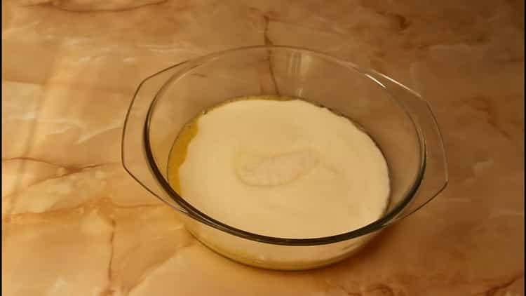 Unisci gli ingredienti per preparare gnocchi di kefir