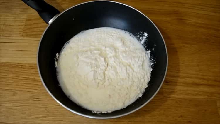 Preparare gli ingredienti per i panini di pan di zenzero.