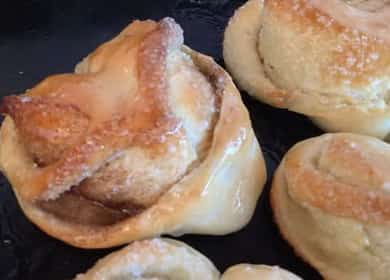 Wie man leckere Brötchen mit Zucker im Ofen nach einem Schritt-für-Schritt-Rezept kocht