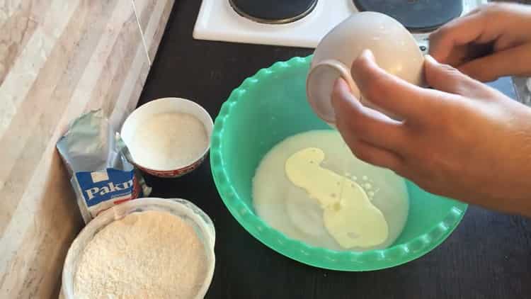 Per preparare i panini con lo zucchero, prepara gli ingredienti