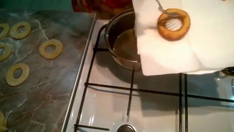 Ντόνατς με μια τρύπα: μια συνταγή βήμα προς βήμα με μια φωτογραφία