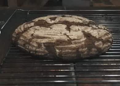Sourdough ψωμί σίκαλης σύμφωνα με μια συνταγή βήμα προς βήμα με φωτογραφία