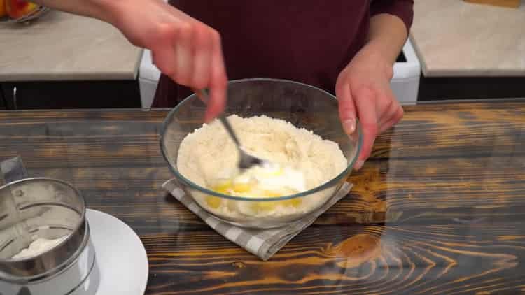 Για να φτιάξετε ζαχαρωτά σε ξινή κρέμα, προσθέστε ξινή κρέμα