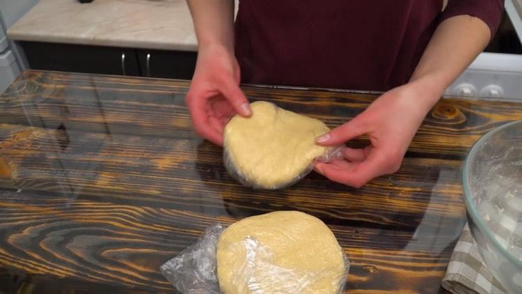 Μπισκότα σε ξινή κρέμα σύμφωνα με μια συνταγή βήμα προς βήμα με φωτογραφία