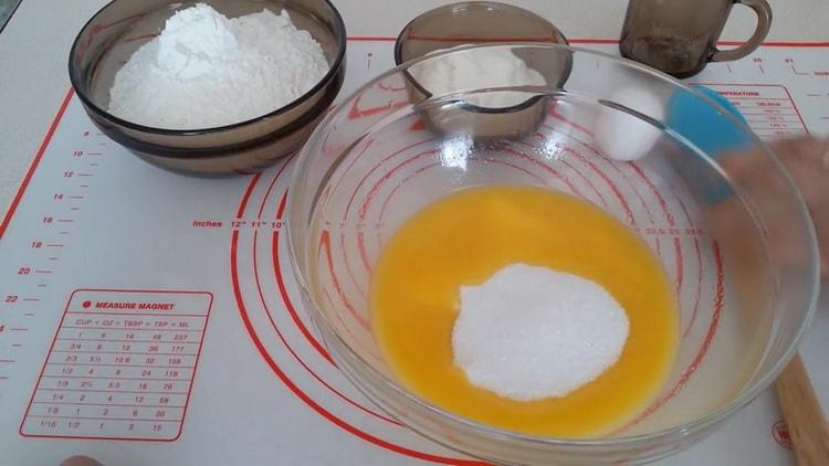 Pro přípravu bagel s kondenzovaným mlékem připravte ingredience