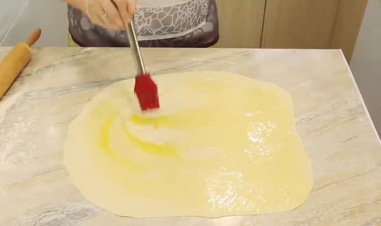 Chcete-li vyrobit samsu, namažte těsto máslem