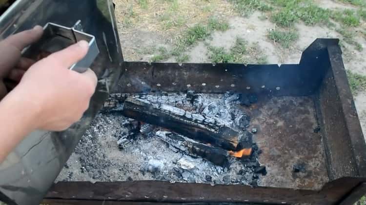 Forró füstölt makréla főzéséhez grill