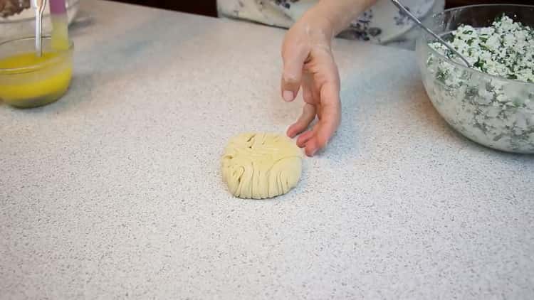 Tekercs leveles tészta sajttal lépésről lépésre recept fényképpel