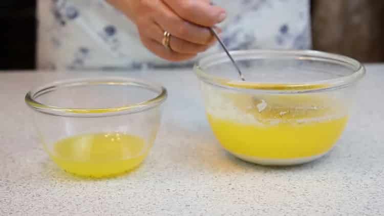 Butter schmelzen, um Kuchen zu machen