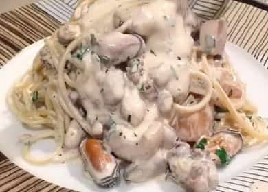 Кремообразни спагети с морски дарове - рецепта за страхотна вечеря 🍝