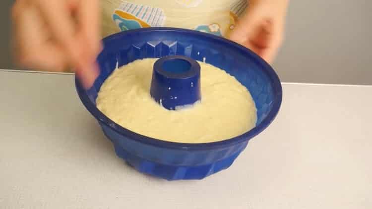 За да направите торта с извара във фурната, пригответе калъп