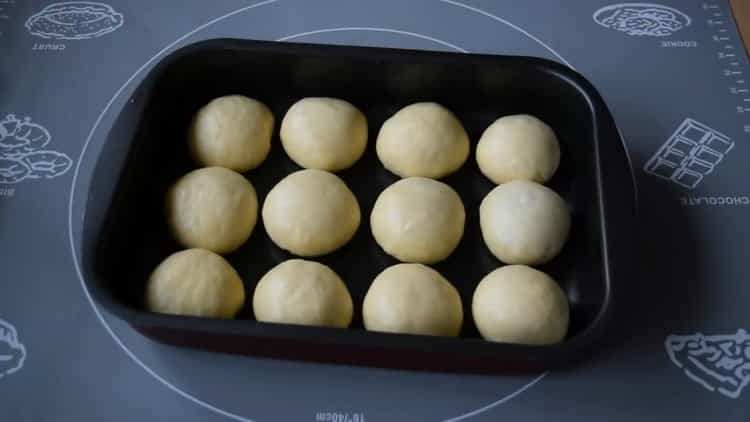 Wie man leckeres Gebäck für Brötchen im Ofen kocht