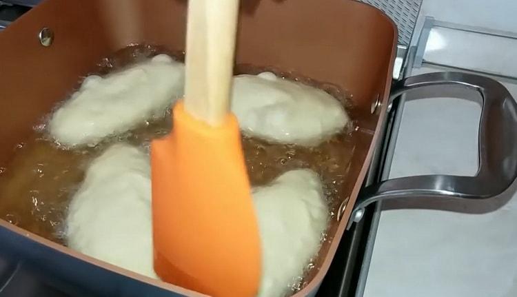 Die Butter erhitzen, um einen Tortenteig zu machen