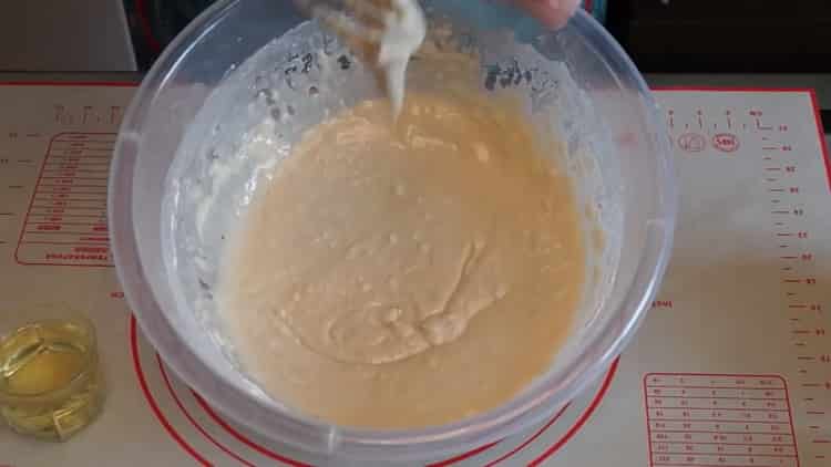 A tésztát a zsemle elkészítéséhez készítse elő a tészta összetevőit