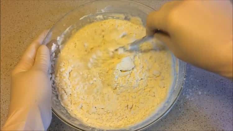 смесете съставките за самсово тесто