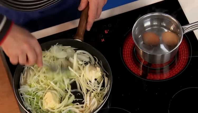 Norėdami gaminti menkes po marinatą, sujungkite visus skrudinimo ingredientus